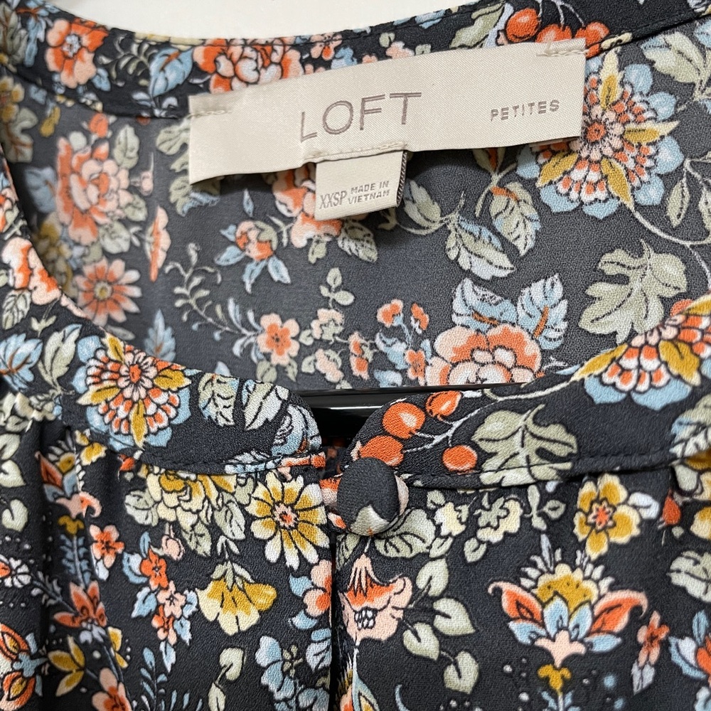 Ann Taylor Loft XXSP Mixed-Material Floral Top (Keyhole Front with Button) - Picture 6 of 8
